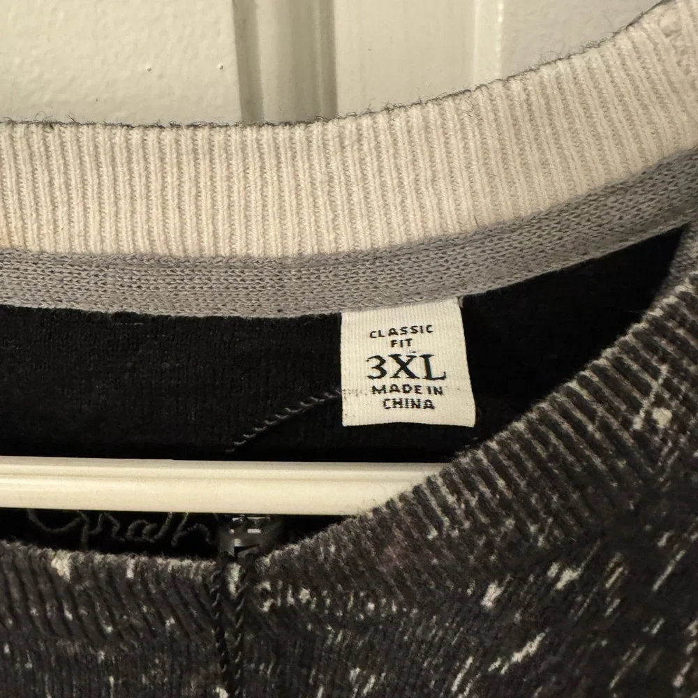 NWT- Robert Graham men’s Taurus Sweater. Size 3XL. Black and gray print